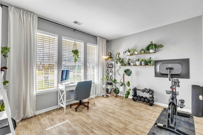 Photo - Stunning 4 Bed/2.5 Bath home in Creekside