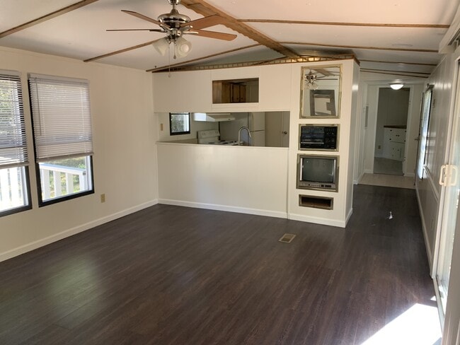 Photo - 111 Hunter Ct