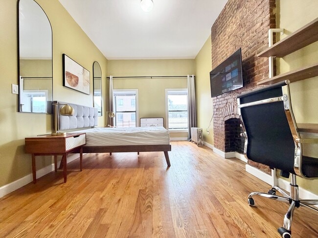 Photo - Furnished room/NOT APARTMENT Unit 3