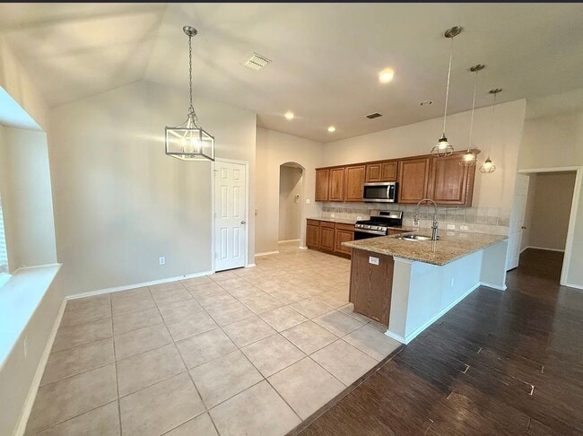 Photo - 506 Mustang Trail