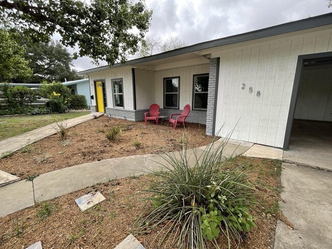 Photo - 258 Cresham Dr