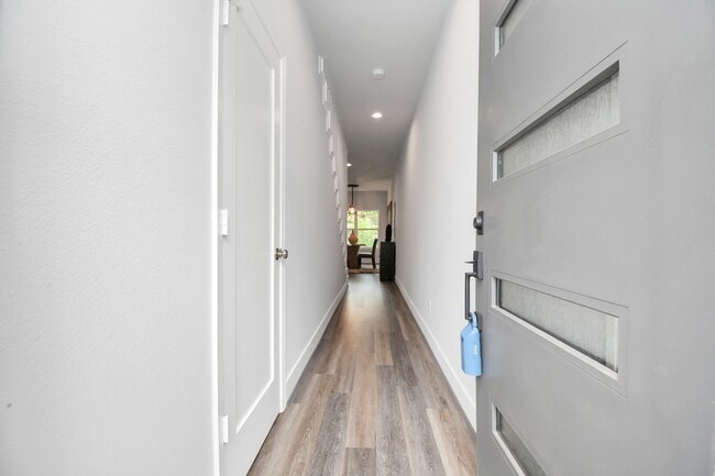 Building Photo - 3814 Lakewood Dr Rental