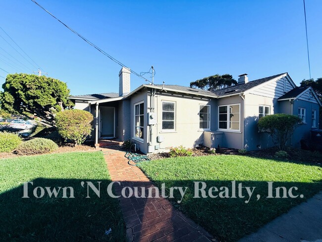 317 Lorimer St