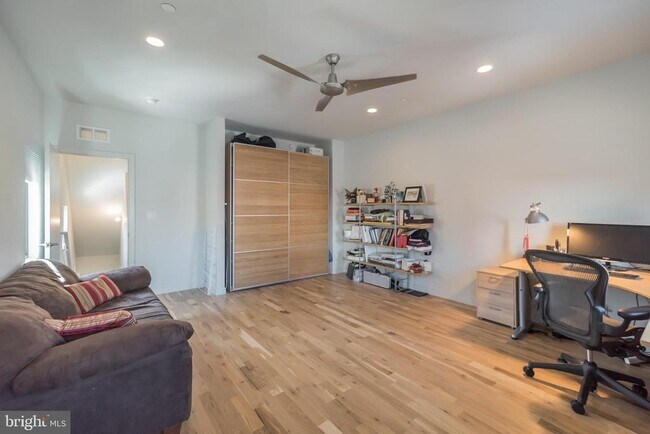 Photo - 439 Moyer St