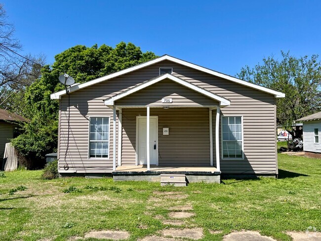 Building Photo - 3 Bedroom 1 1/2 Bath – For Rent! Rental