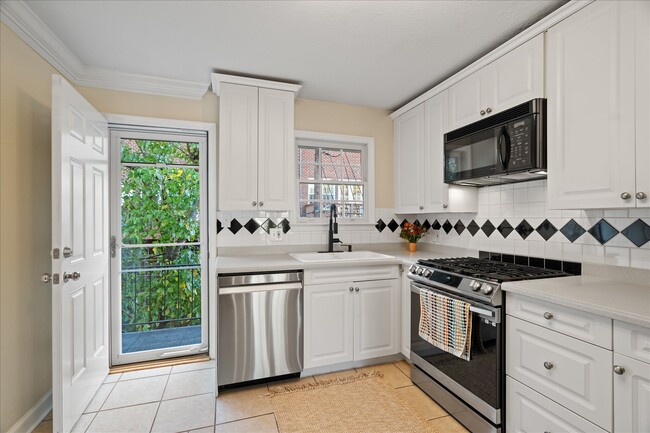 Building Photo - 869 Briarcliff Rd NE Unit B20