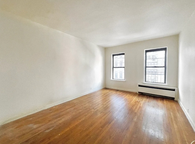 Building Photo - 942 1st Ave Rental