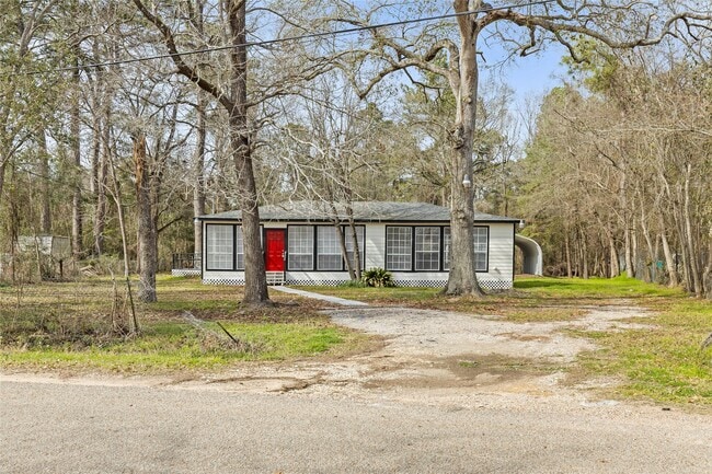 Photo - 16643 Lake Cir