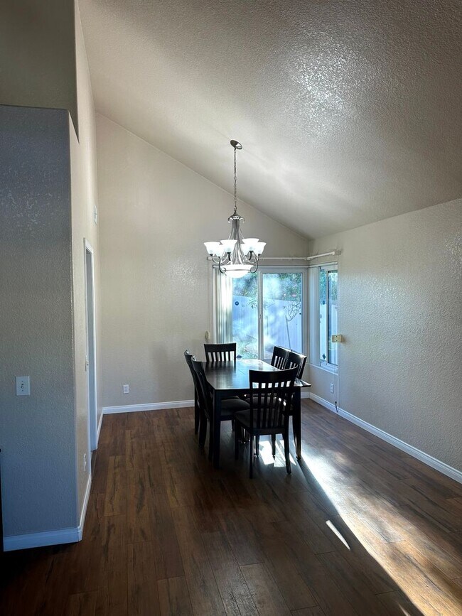 Photo - Move in Ready 3bed/3bath, beautiful backyard