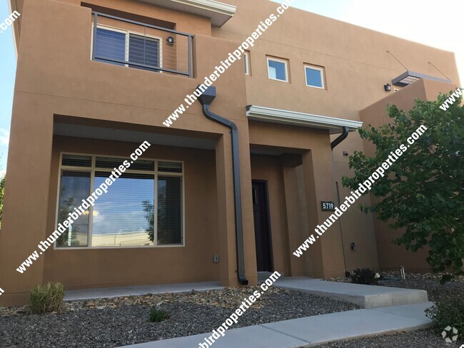 Building Photo - Stunning Mesa Del Sol Home