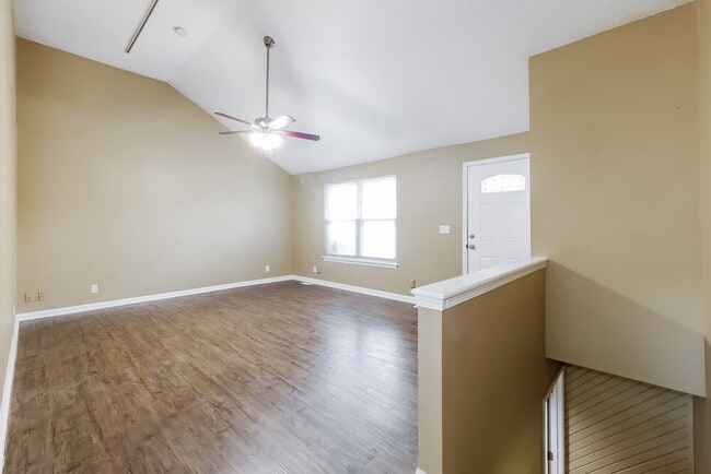 Photo - 902 Ridge Dr