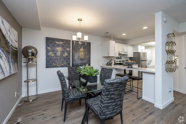 3 habitaciones, 3 baños - 130 m² - Comedor - Saddlewood Park Townhomes