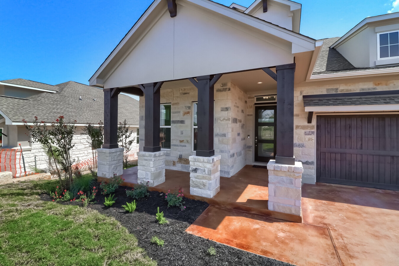 Photo - 421 Sitlington Ln