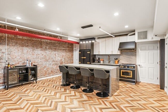 Photo - 104 Thompson St