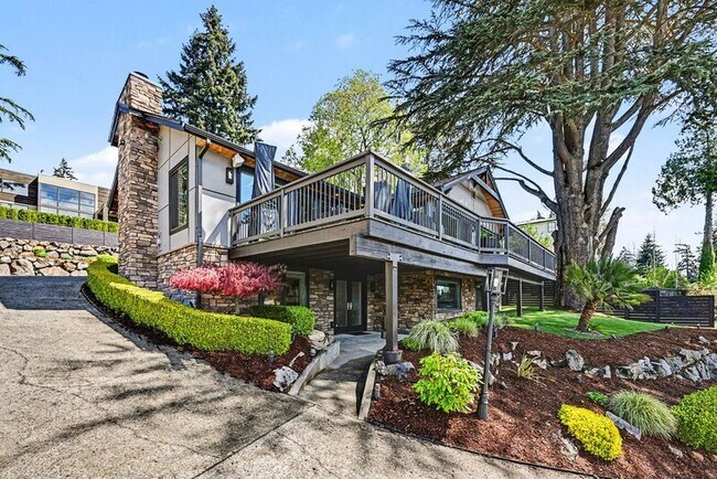 Photo - 9544 Lake Washington Blvd NE
