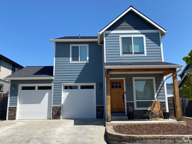 Building Photo - 4 Bedroom Home for Rent in Hood River