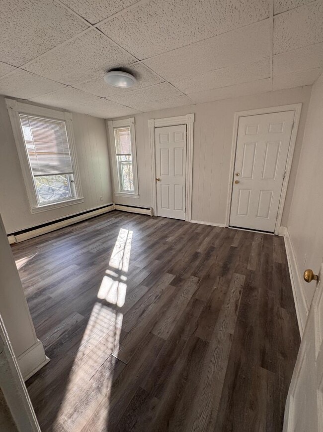 Photo - 287 Bridge St