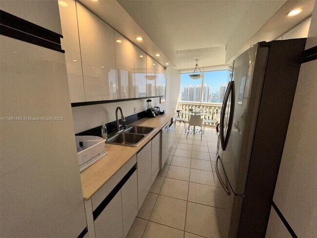 Photo - 1000 W Island Blvd Unit 2707