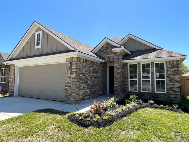 Building Photo - 3/2/2 in the beautiful gated community of Point Aquarius WISD
