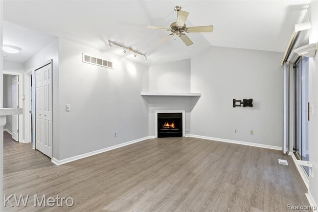 Photo - 1563 N Bywood Ave