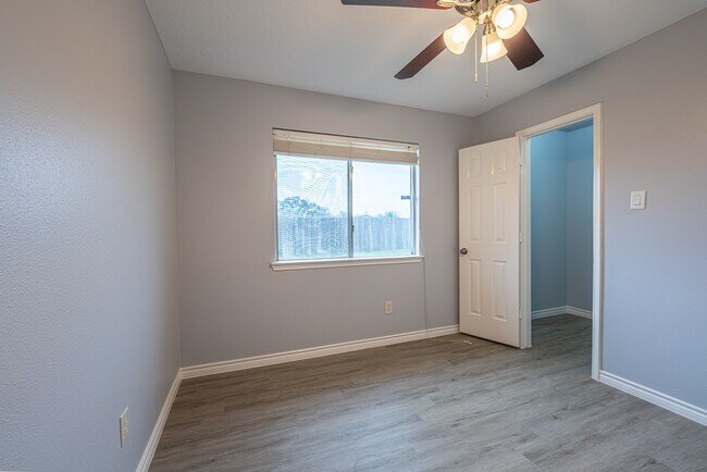 Photo - 1126 Noble Glen Dr