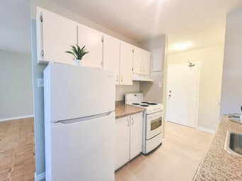 Building Photo - Sharon Garden Suites