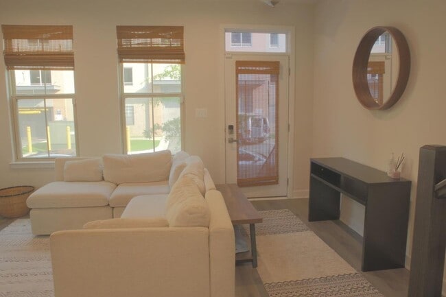 Photo - 2816 Devonshire Clfs Ter