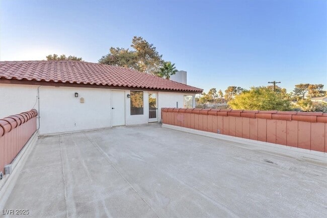 Building Photo - 2868 Vista Del Sol Ave Rental