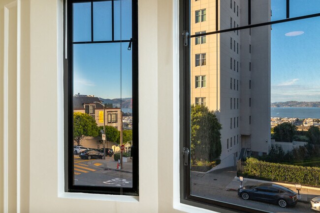 Photo - 2275 Broadway