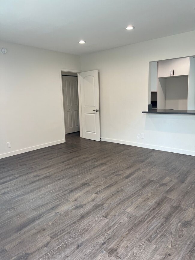 2914-2916 Gleneden Street - 2914-2916 Gleneden Street Apartment Unit 2916 Gleneden St.