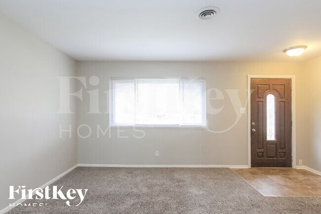 Photo - 221 Grovewood Dr