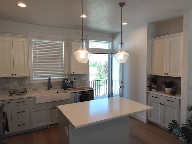 25 E Center St