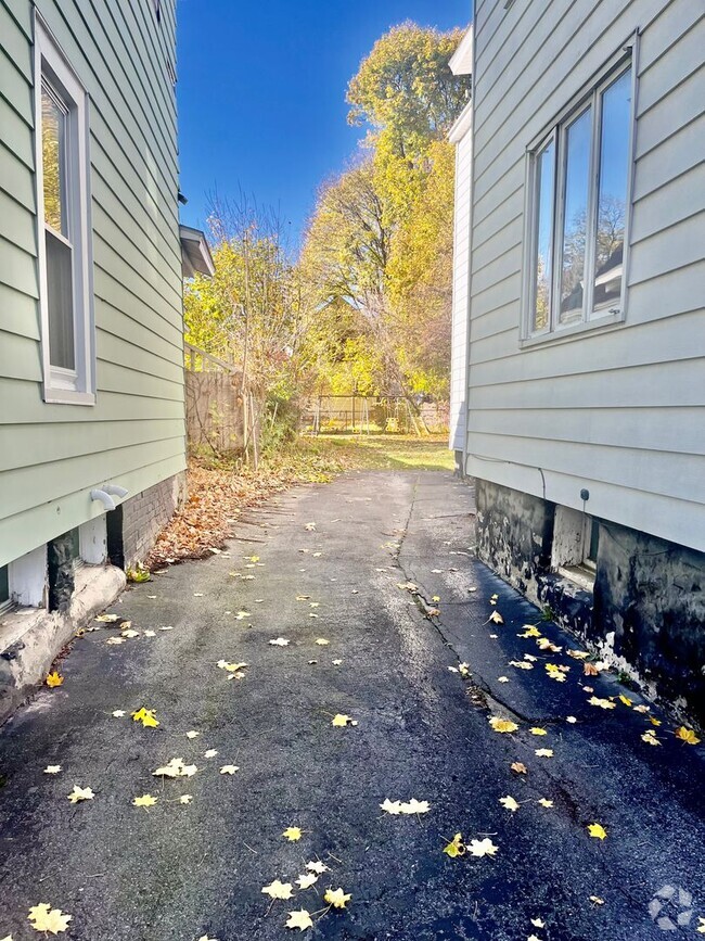 Building Photo - 605-7 Winton St Unit 2 Rental