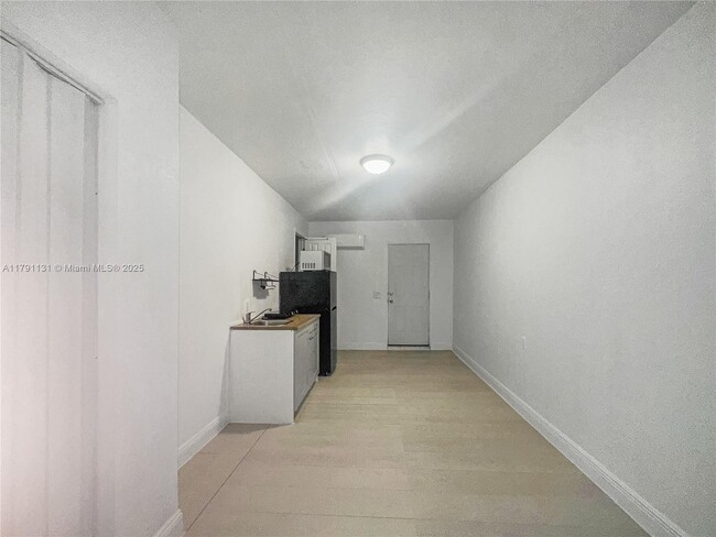 Building Photo - 9400 NW 13th St Unit 1 Rental
