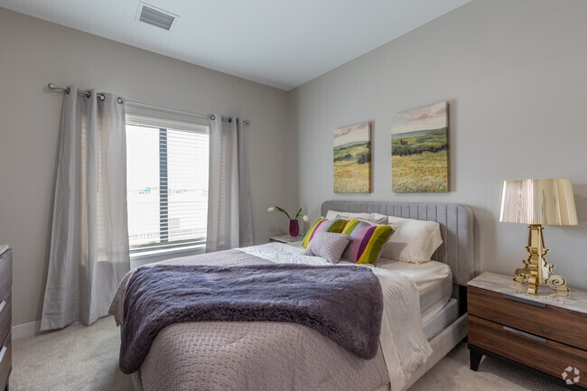 1BR, 1BA - 647SF - Bedroom