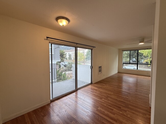 Photo - 2632 Warring St