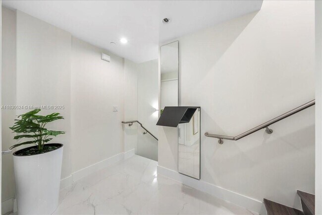 Photo - 455 NE 39th St Unit 112