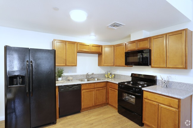 2 BR, 2 BA - 1000 SF