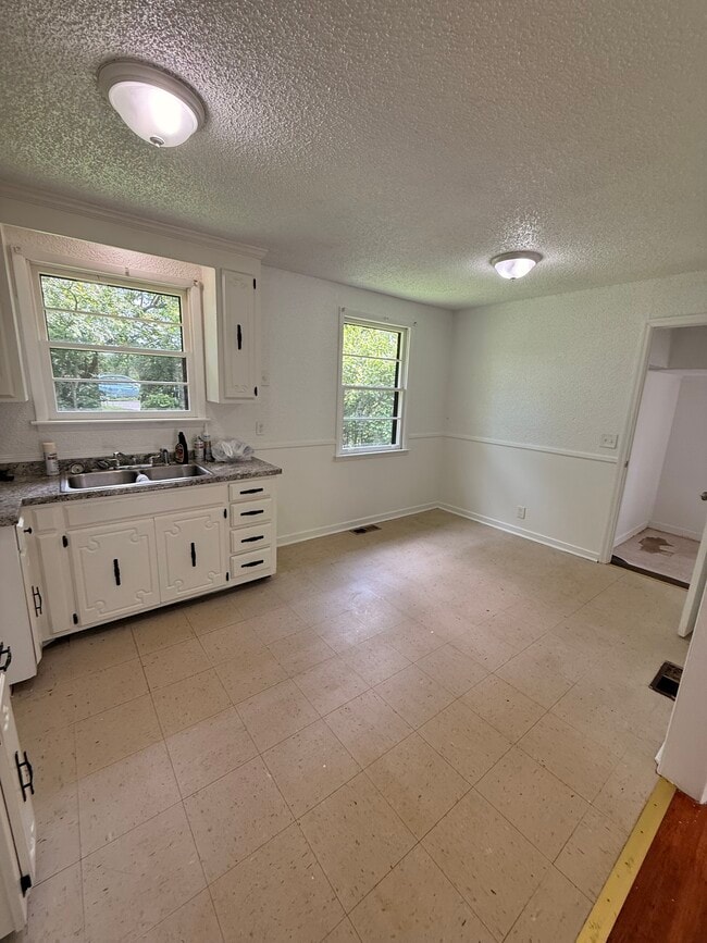 Photo - 3412 Olsen Ln
