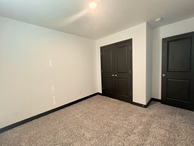 Mission Valley 3 Bedroom 2.5 Bath Townhome... - Mission Valley 3 Bedroom 2.5 Bath Townhome...