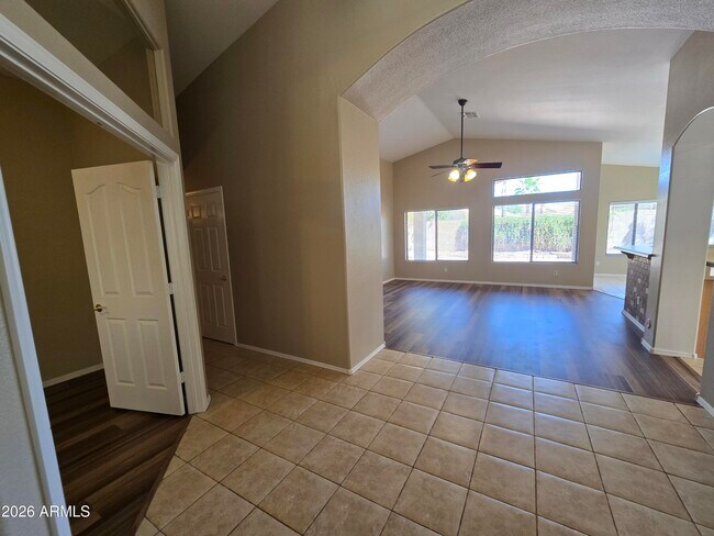 Photo - 1074 E Cathy Dr