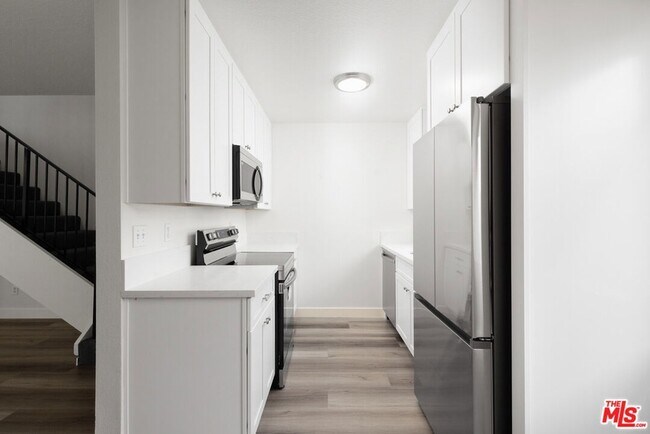 Photo - 6616 Sylmar Ave