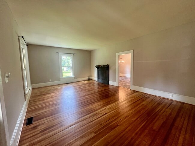 Photo - 4129 Baskerville Rd