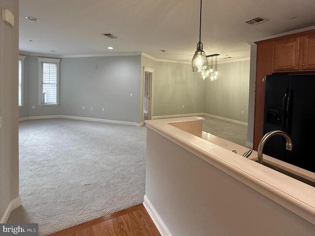 Building Photo - 300 W Elm St Unit 2207