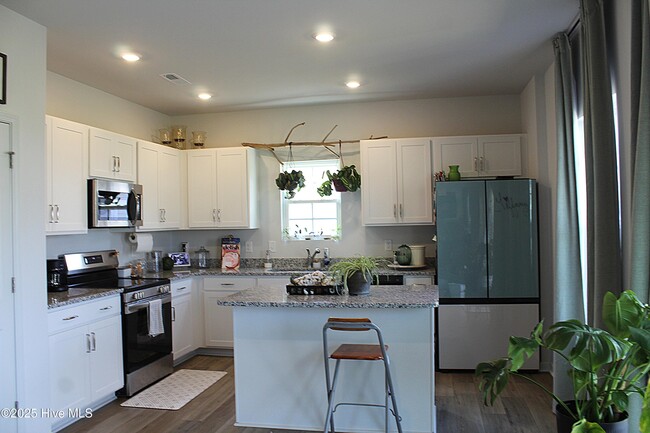 Photo - 300 Ruby Baird Dr