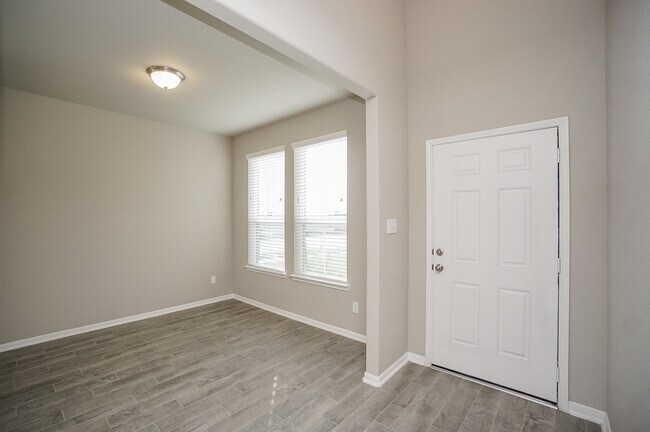 5463 Grand View Dr