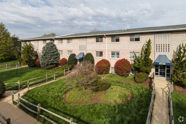 Carousel Court
