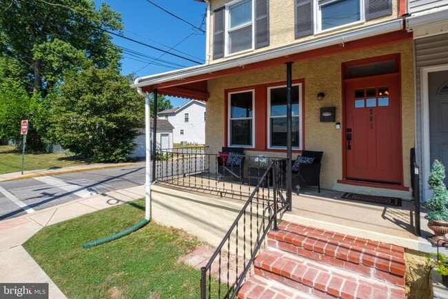 Building Photo - 701 E Barnard St