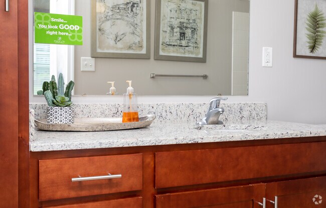 2BR, 2BA - 1053 SF