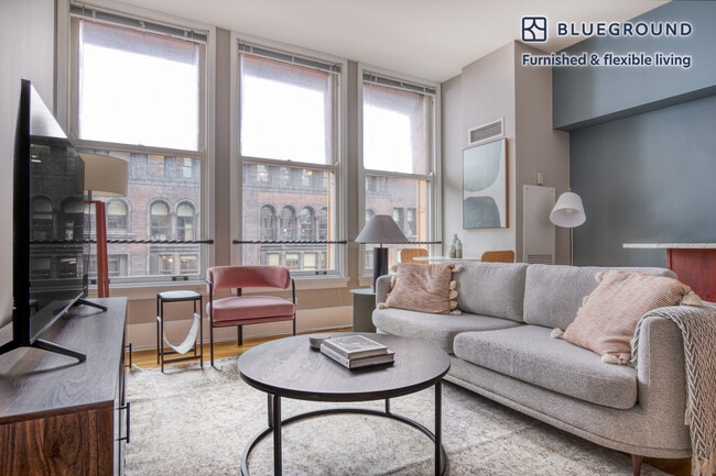 Building Photo - 343 S Dearborn St Rental
